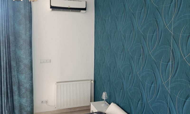 Wellness Apartmán EXWELL | Ubytovanie v privátnom wellness apartmáne v Trenčíne Wellness Apartmán EXWELL … … nájdete len 10 minút chôdze od centra mesta Trenčín a poskytne Vám komfortné zázemie pre blahodarný odpočinok vo dvojici a aktívne poznávanie mesta Trenčín a jeho okolia. Moderný apartmán s infrasaunou a vírivkou je určený pre dve osoby s možnosťou prístelky. Jeho súčasťou je kompletne vybavená kuchyňa. Parkovanie pri apartmáne je zdarma. Ubytovanie je prevádzkované v samoobslužnom režime – bez recepcie. Platba je možná len vopred online platobnou kartou. Apartmán EXWELL je nefajčiarsky. Ubytovanie len bez domácich zvierat.